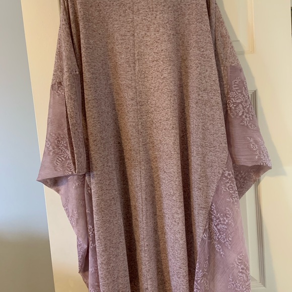 Pretty kimono barely worn - Picture 8 of 8